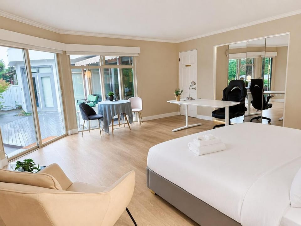 Cozy Private 1BR Suite in Quiet Richmond Home Bed and Breakfast in Richmond