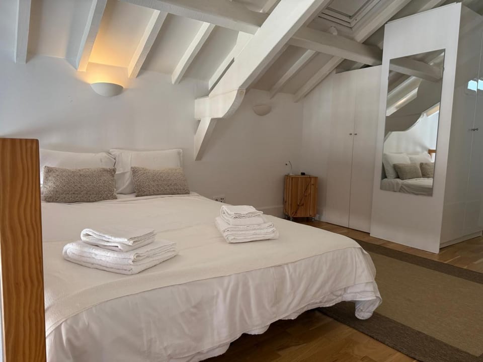 The Golden Porto by Oporto Soul Apartment in Porto