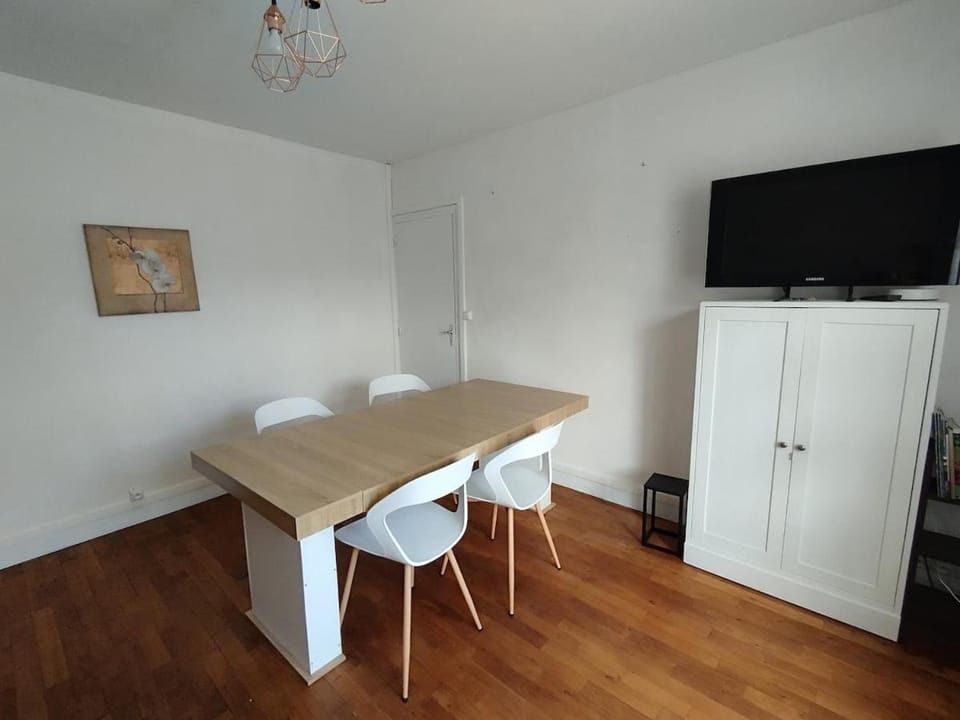 MAGNY-COURS Appt St Vincent avec garage, proche du circuit et de l'A77 Apartment in Bourgogne-Franche-Comté