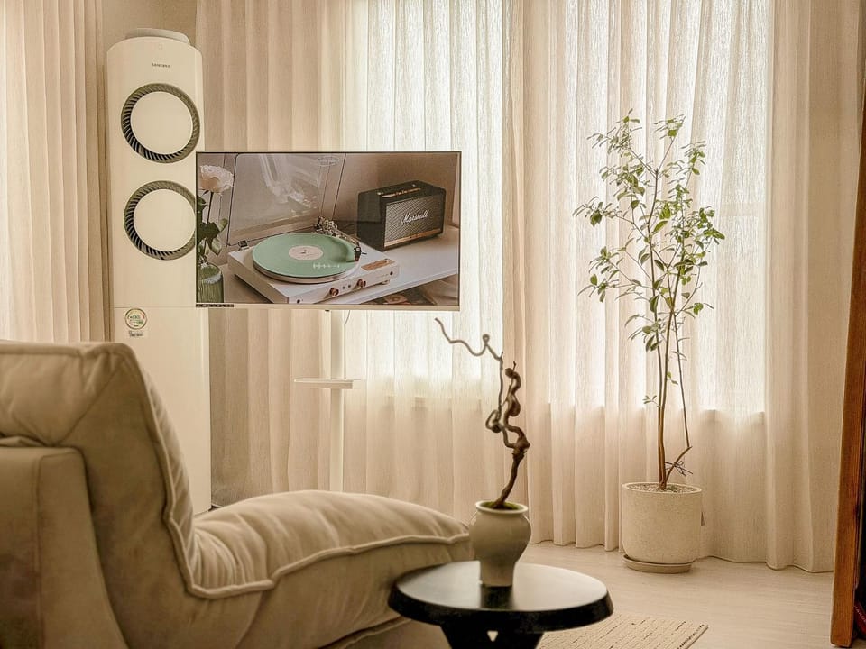 TV and multimedia, Living room, Seating area