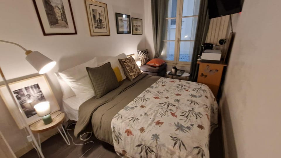 1mins Gare Montparnasse,,center, st Germain ,5minute Eiffel tour and Louvre meusm aesome place , Apartment in Paris