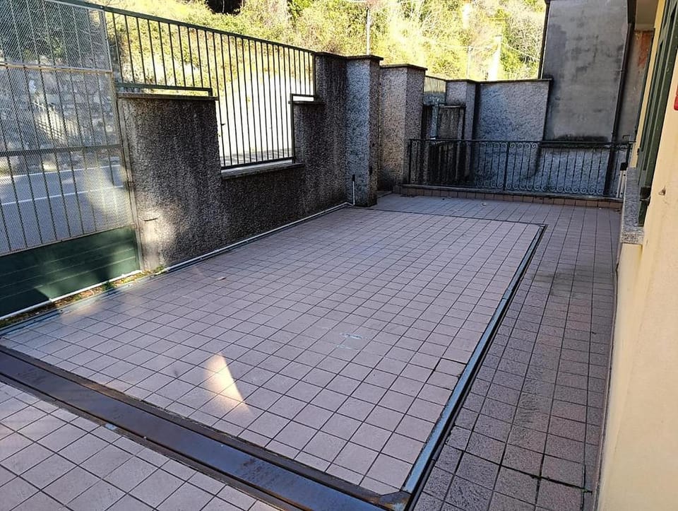 Patio, Day, Parking