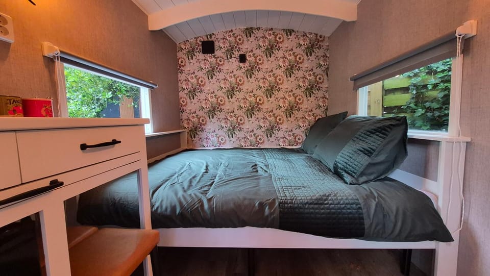 Property building, Bed