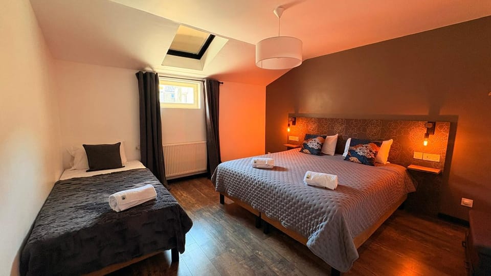 Bed, Photo of the whole room, Bedroom, towels