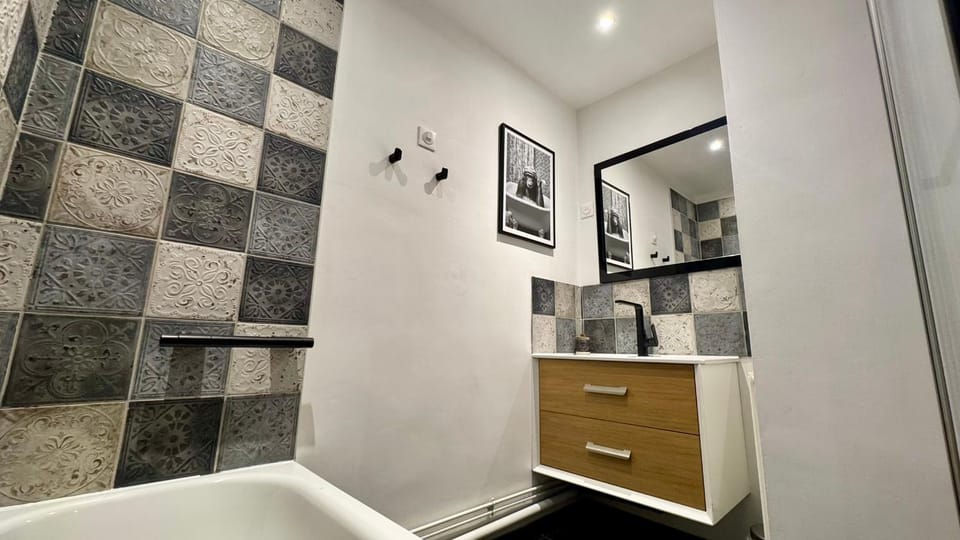 Bathroom, Bath