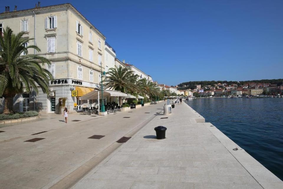 Day, Neighbourhood, Sea view, Street view, Location