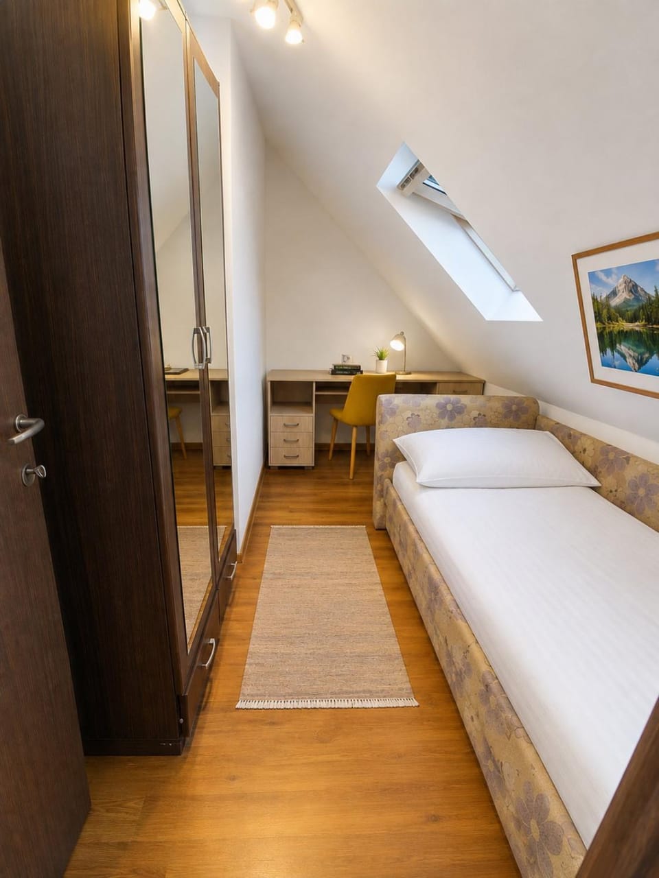 Bed, Photo of the whole room, Bedroom, wardrobe