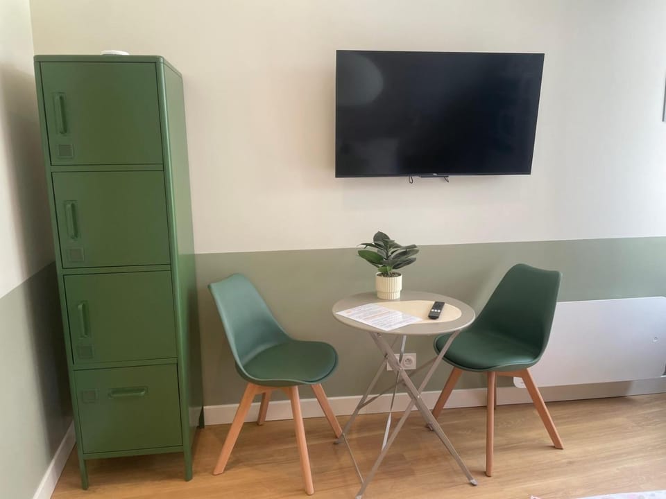 Chambre cosy dans dépendance avec abri vélos Vacation rental in Saumur