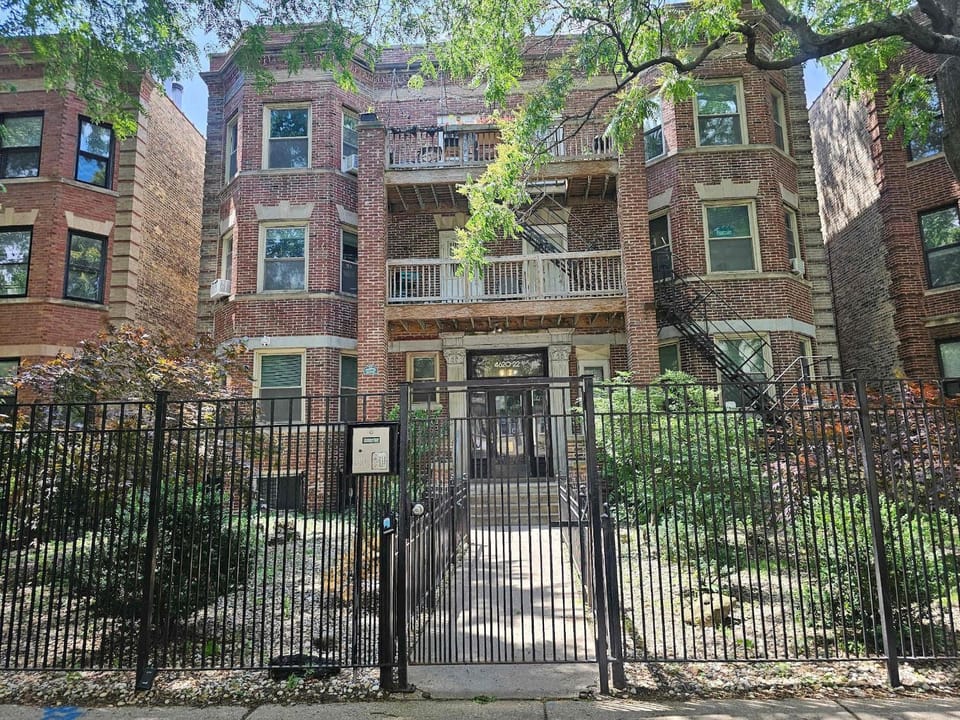 2 Bedroom Unit in Uptown Chicago Apartment in Chicago