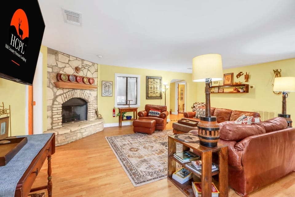 Hillsedge Haciendas- Casa Grande House in Wimberley