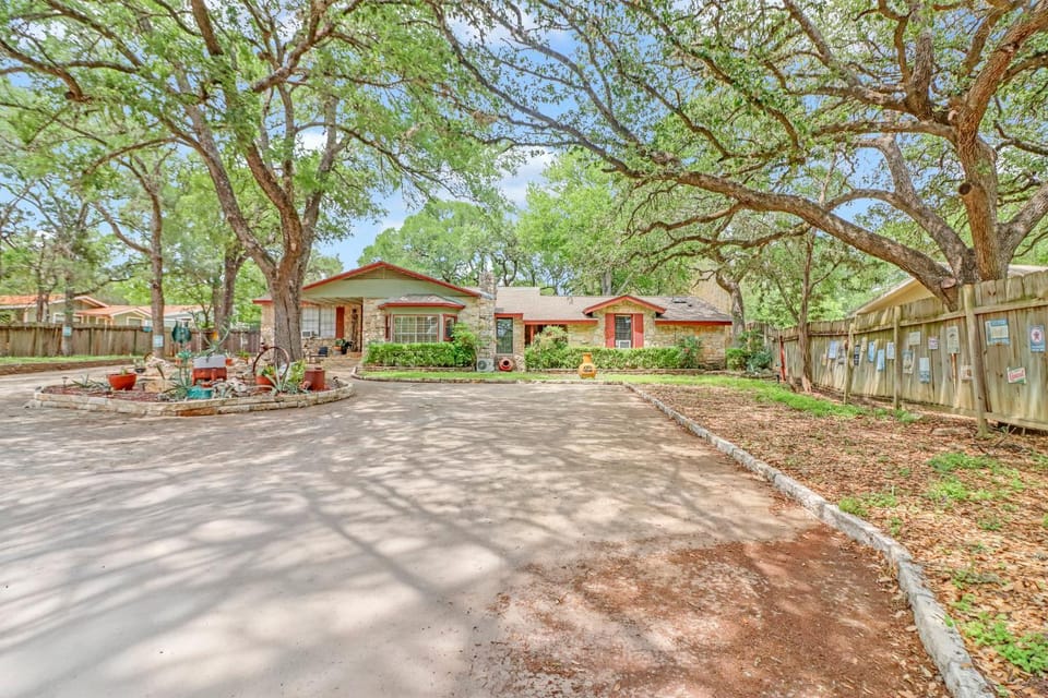 Hillsedge Haciendas- Casa Ranchero House in Wimberley