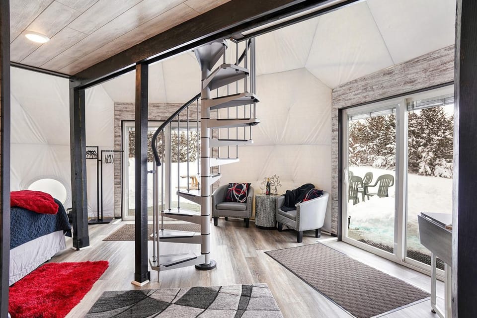 Bed, Living room, Seating area