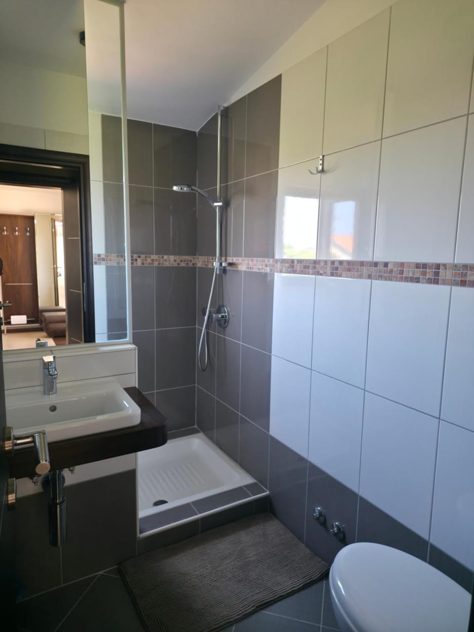 Shower, Toilet, Bathroom