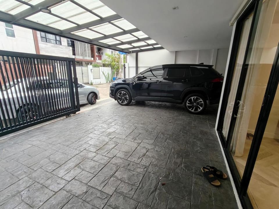 Ekkamai 5BR Town house - Onsen House in Bangkok