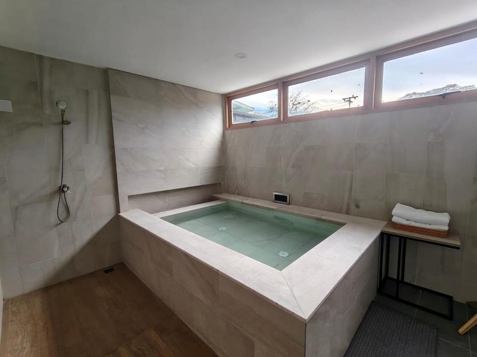 Ekkamai 5BR Town house - Onsen House in Bangkok