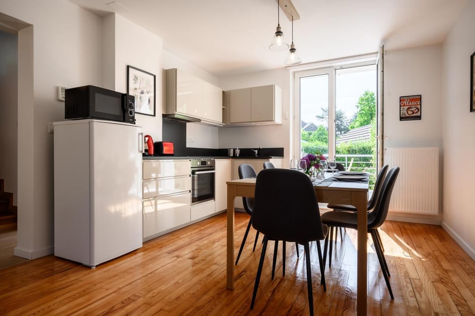 Property building, Kitchen or kitchenette, Living room