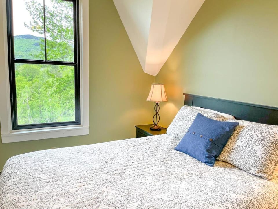 Secluded Vermont Home with Stunning Private View! House in Waitsfield