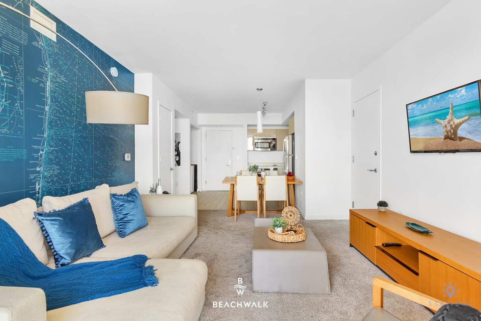 Airy 2BR - Marina & Bay Apartment in Hallandale Beach
