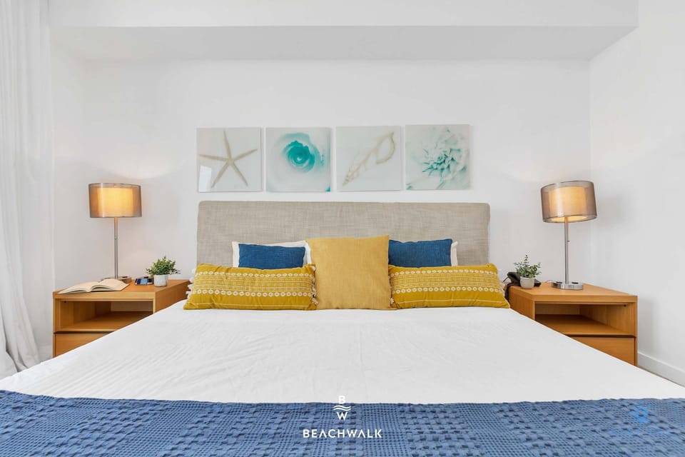 Airy 2BR - Marina & Bay Apartment in Hallandale Beach