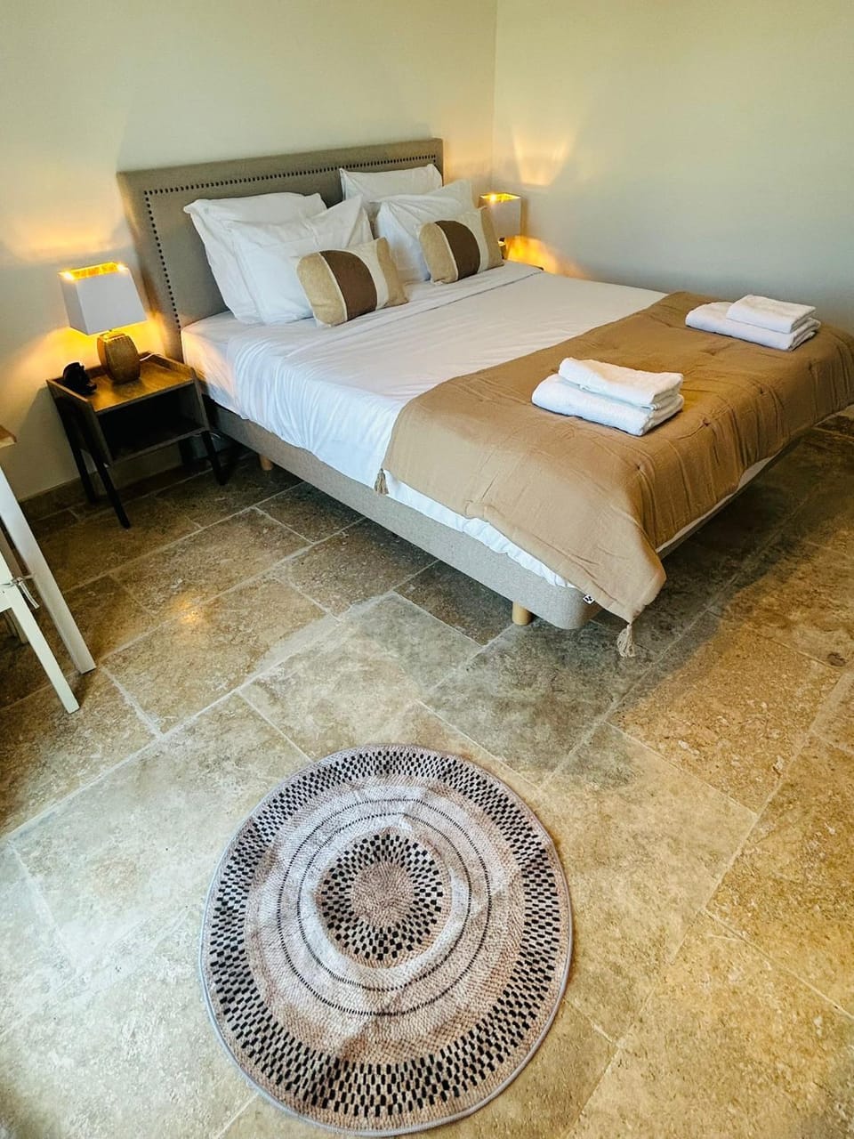 Cocon cosy pour 2 avec piscine Bed and Breakfast in Arles
