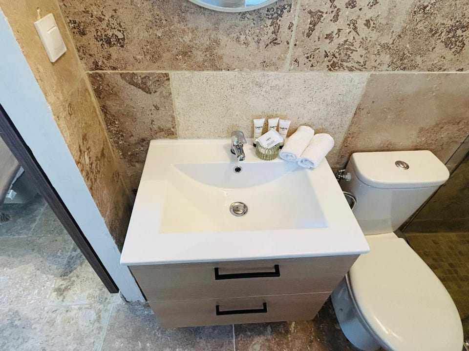 Cocon cosy pour 2 avec piscine Bed and Breakfast in Arles