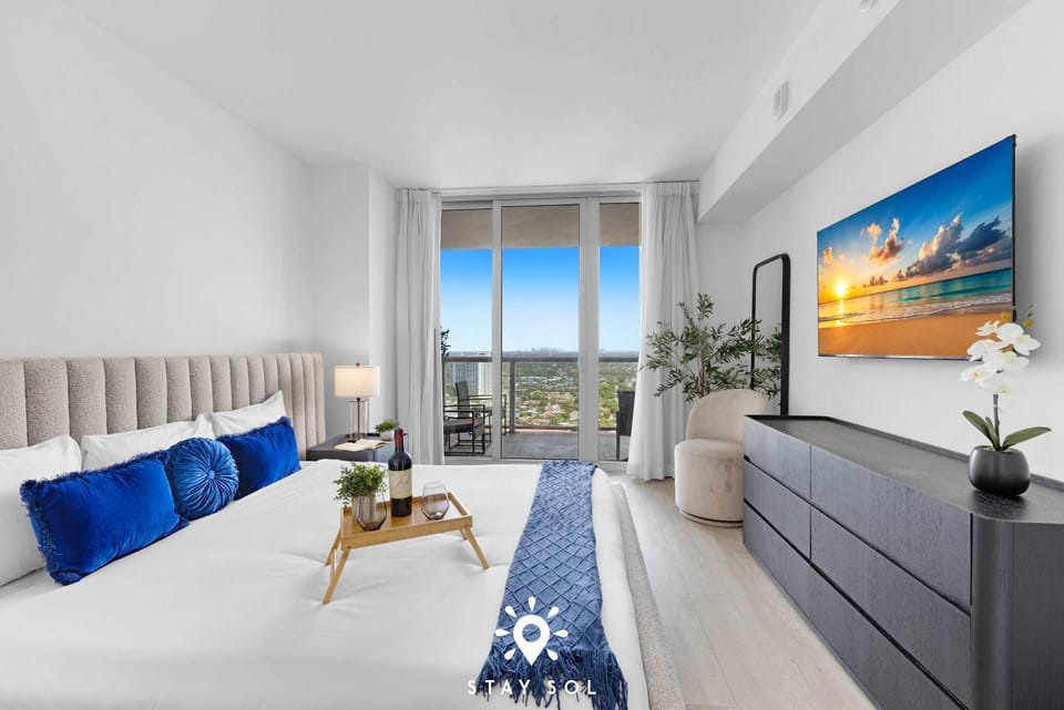 High-Floor 1BR Bay View Apartment in Hallandale Beach