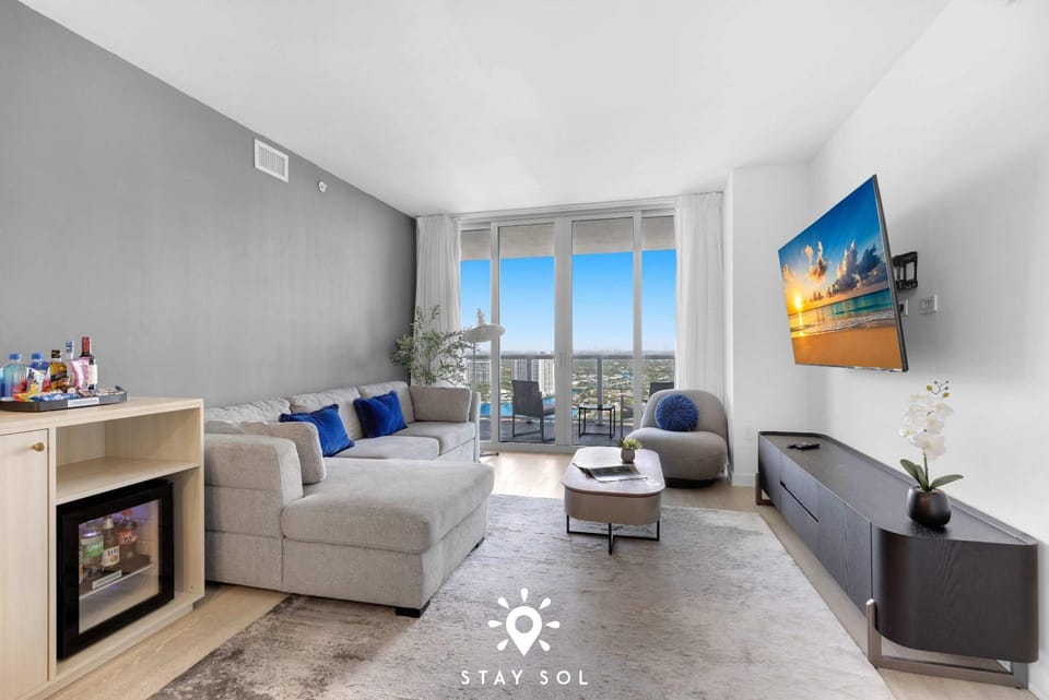 High-Floor 1BR Bay View Apartment in Hallandale Beach