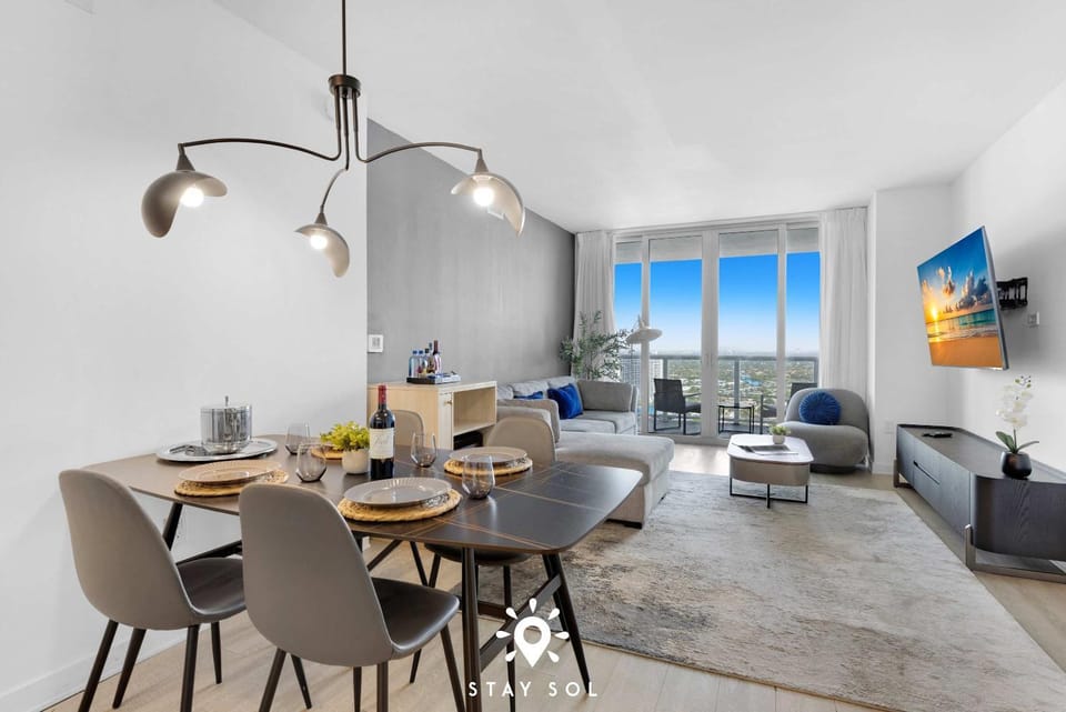 High-Floor 1BR Bay View Apartment in Hallandale Beach