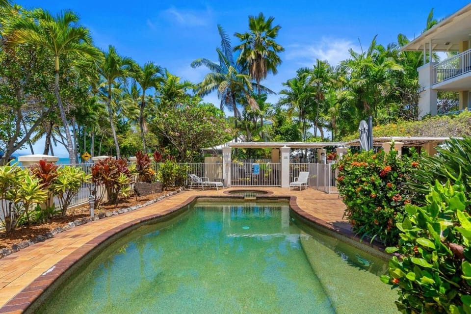 Oceanfront Gem at Trinity Beach - Pool - Sea View Apartment in Cairns