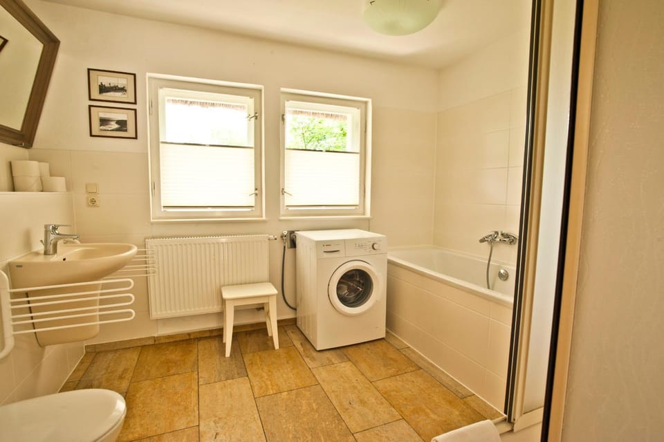 Shower, Toilet, Bathroom, washing machine