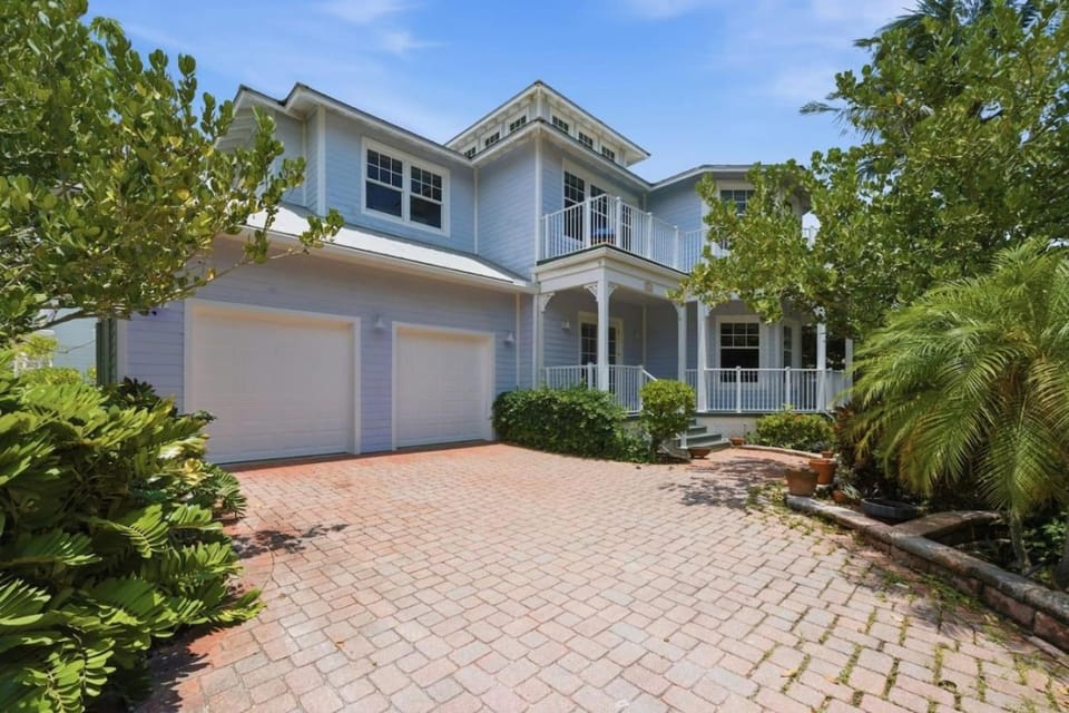 4BR Ocean View Home. Steps away from Juno Beach! House in Juno Beach
