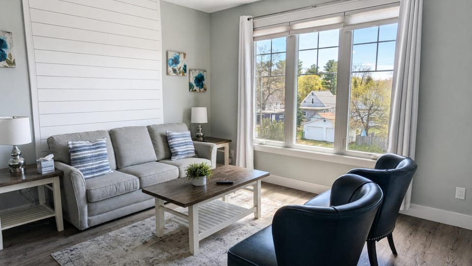 The Aerie 15 Rooftop Patio 2BR Downtown House in Traverse City