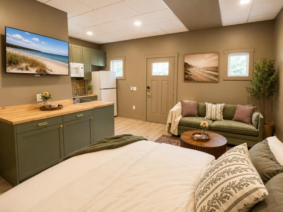 Sage Solace Studio Near Downtown and Beaches House in Traverse City