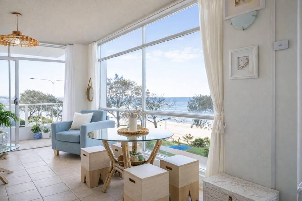 Coastal Retreat with Panoramic Ocean Views and Pool Apartment in Surfers Paradise