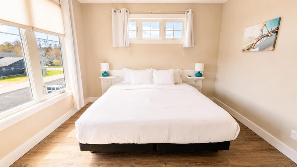 The Ember 13 Rooftop Patio 2BR Downtown House in Traverse City