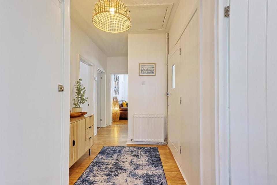 The Leigh Bungalow- Serviced Accomodation House in Southend-on-Sea