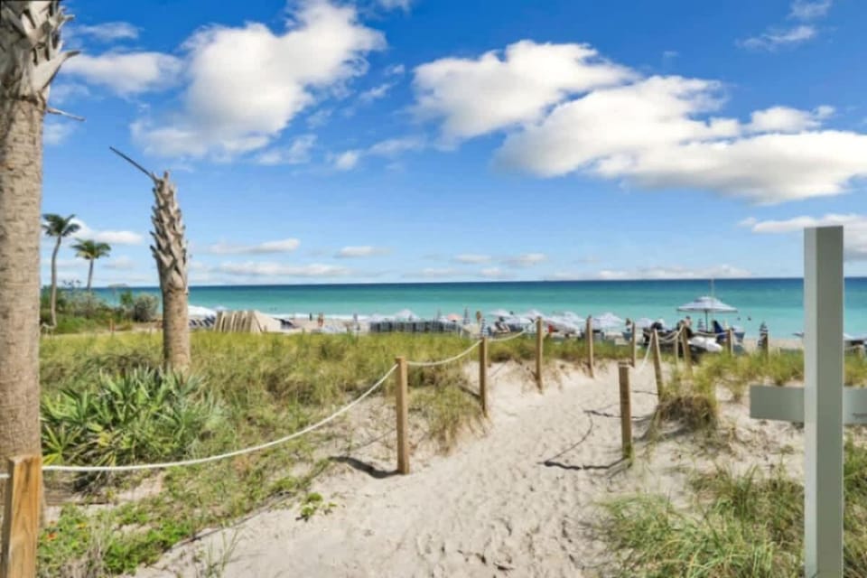 Canal View Condo 2 Balconies Gym Beach 8 Min 1904 Apartment in Hallandale Beach