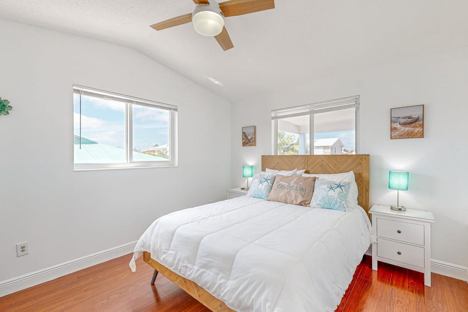 MA222 Seabreeze Haven House in Marathon
