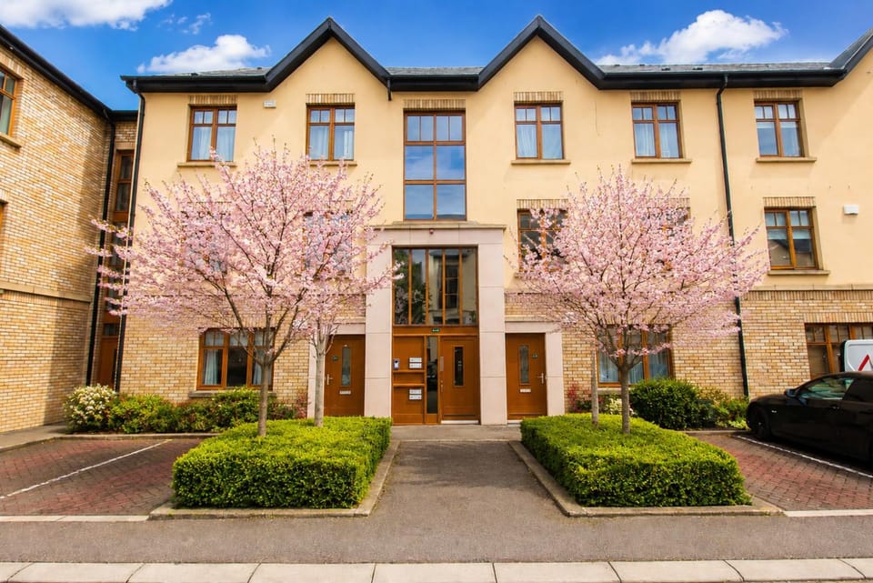 Property building, Facade/entrance, Spring, Day