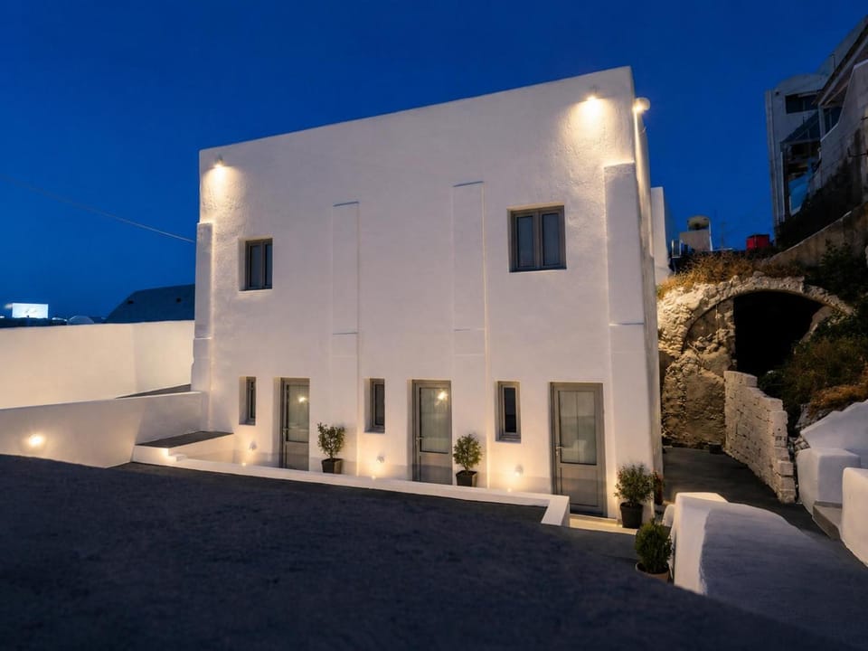 Sleep with Me- Fira Center, Capital Hotel in Thera