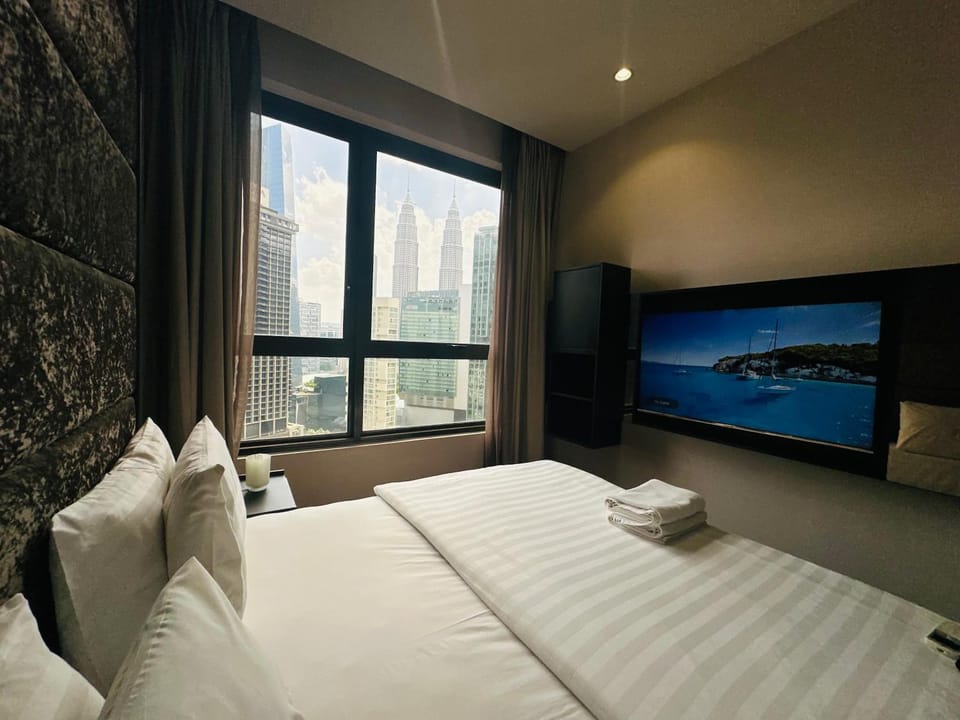 Bed, towels