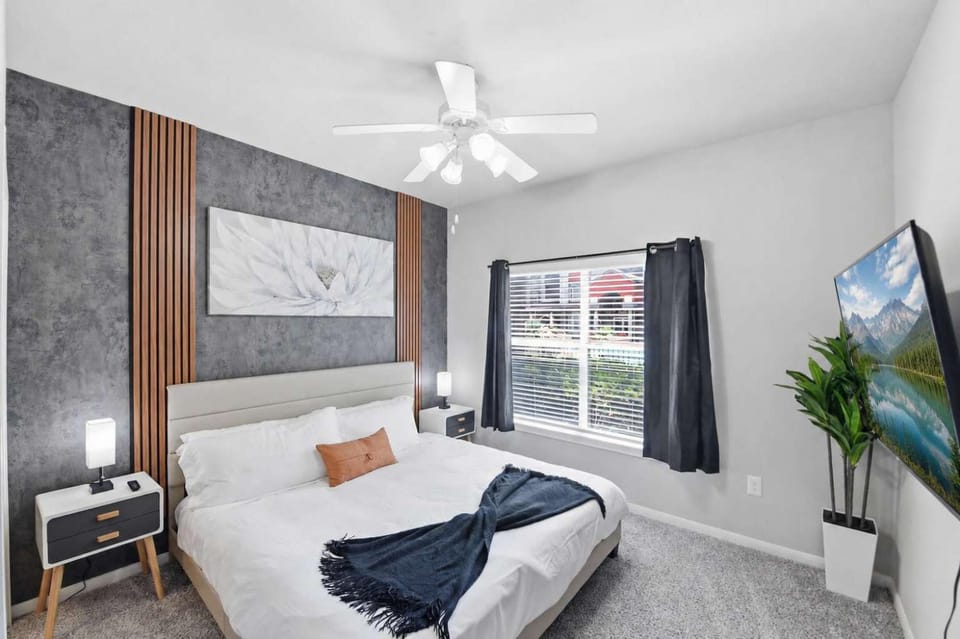 Modern Dallas Stay Near Love Field and Pool Apartment in Dallas