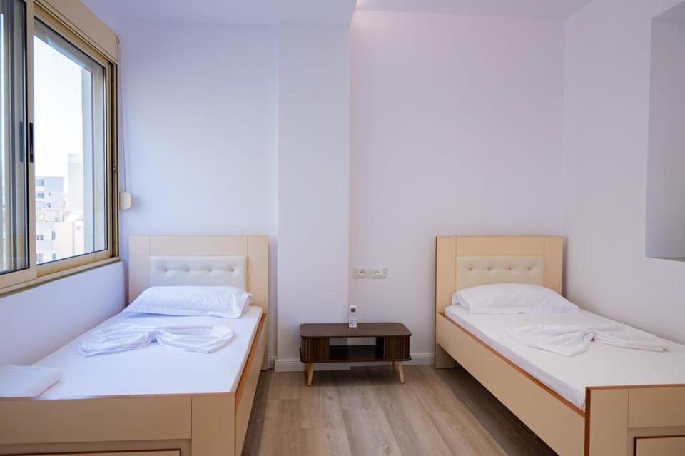 Sea Breeze with Huge Terrace, Prime Vlora Location Apartment in Vlorë