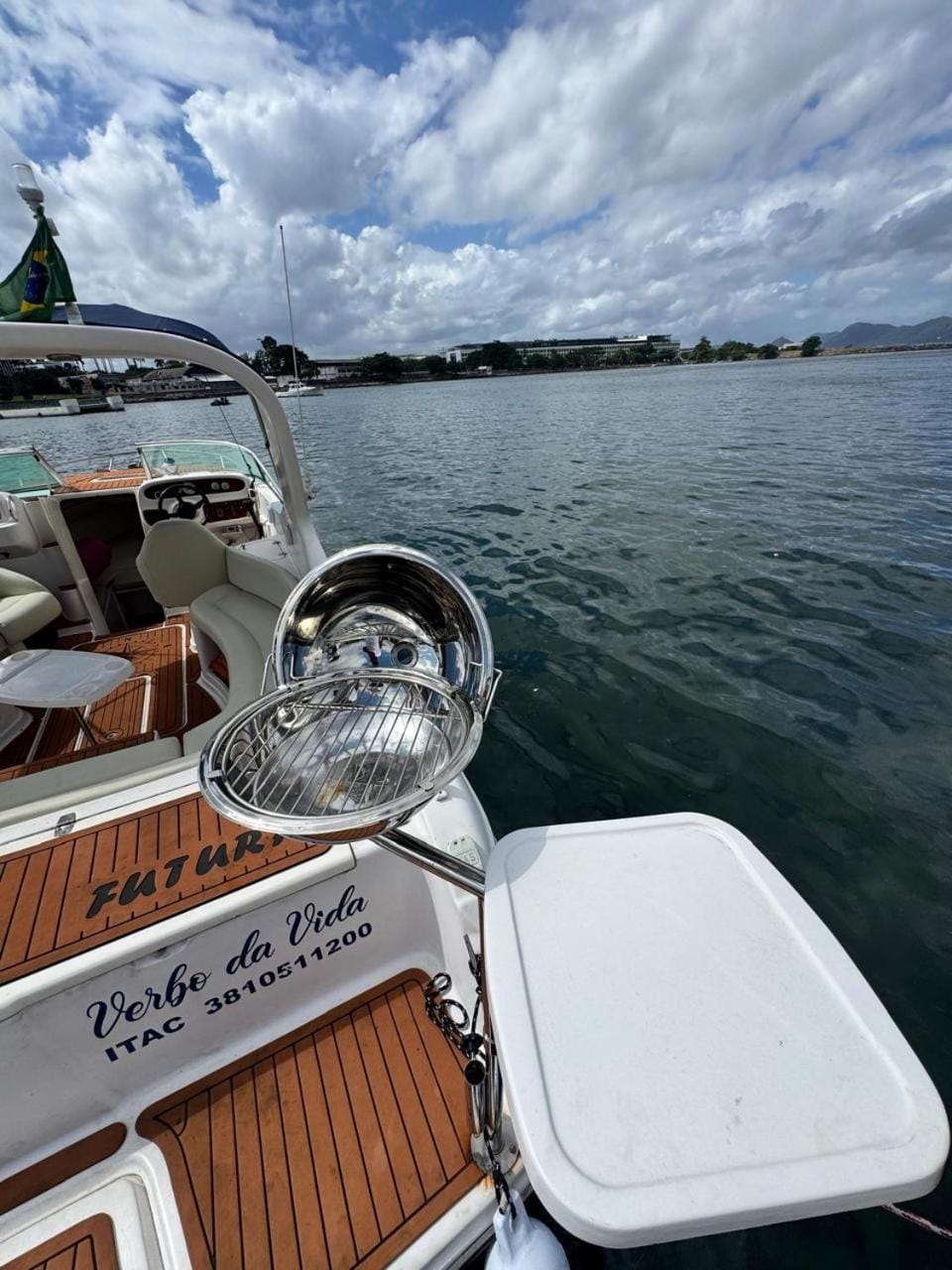 Passeio Privado de Lancha no Rio de Janeiro Docked boat in Rio de Janeiro