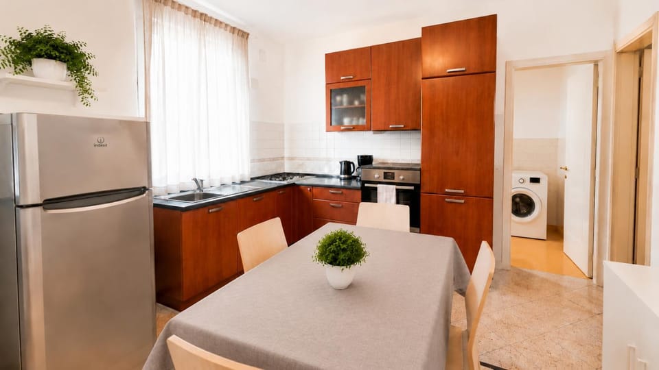 Kitchen or kitchenette, Dining area, dishwasher, minibar, oven, pet friendly, stove, toaster, washing machine, dryer