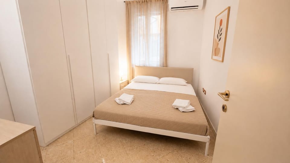 Bed, Photo of the whole room, Bedroom, towels, wardrobe, air conditioner