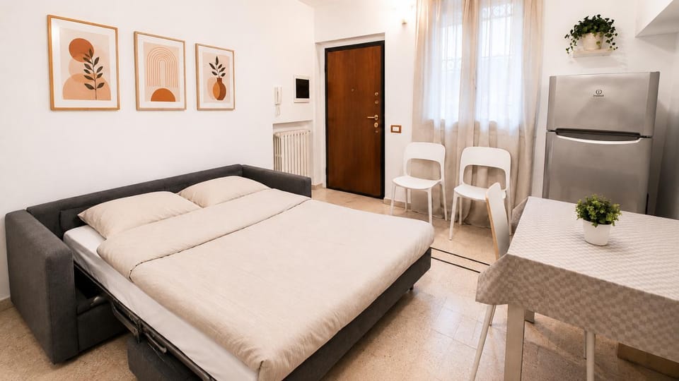 Bed, Kitchen or kitchenette, Living room, Photo of the whole room, Seating area, Bedroom, oven