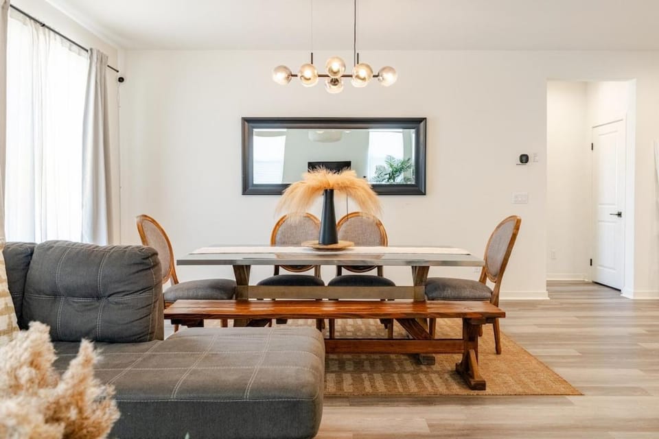 Renovated 4BR Home Near The BLVD & AV Hospital House in Lancaster