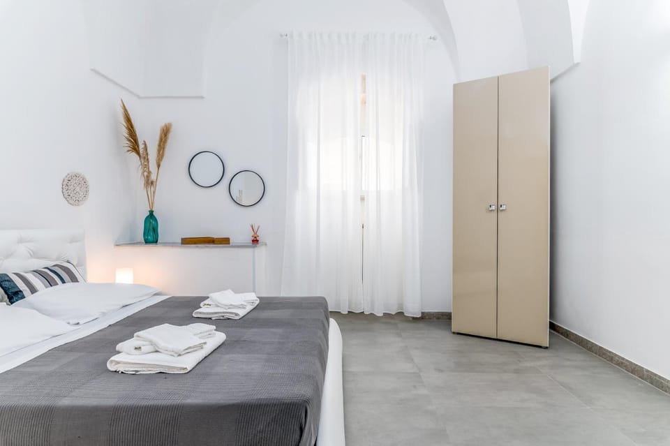 Bedroom, wardrobe
