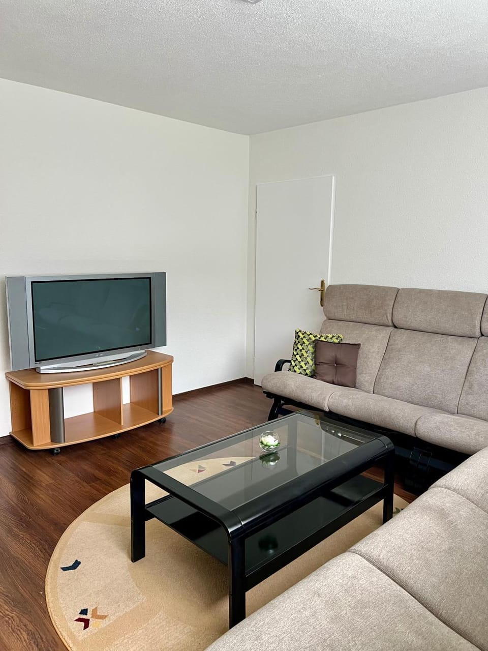 Communal lounge/ TV room, TV and multimedia, Living room, Seating area, Evening entertainment